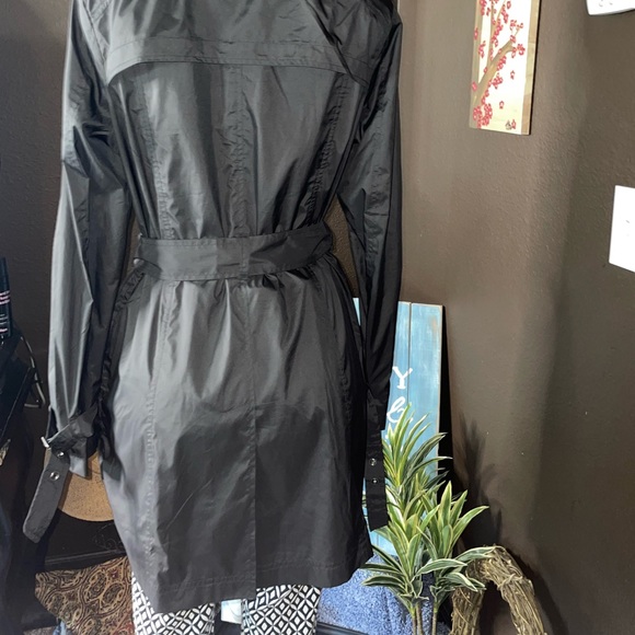 #29🎊Live 3/10/23 @7:30pm cst🖤Great Used Condition M Tumi Trench coat. - Picture 8 of 16